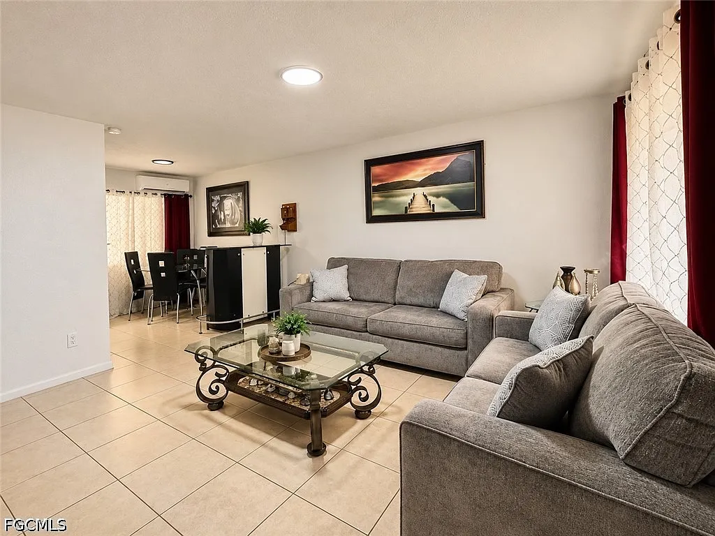 2 bed, 1.0 bath, 812 sqft, $1,500 — Photo 3