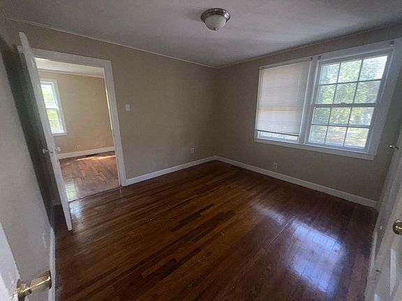 5th image of 852 1/2 Mary Knoll Ct
