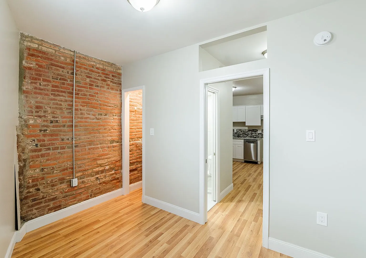 1126 E Passyunk Ave — Photo 2