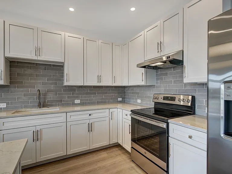 37 W 4th St #306 — Photo 10