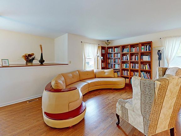 4th image of 860 Silver Rock Ln