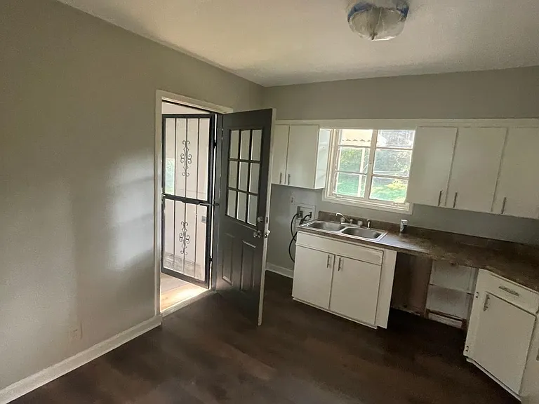 4869 Fairfield Rd — Photo 6