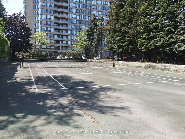 7440 Bathurst St #1102 — Photo 25
