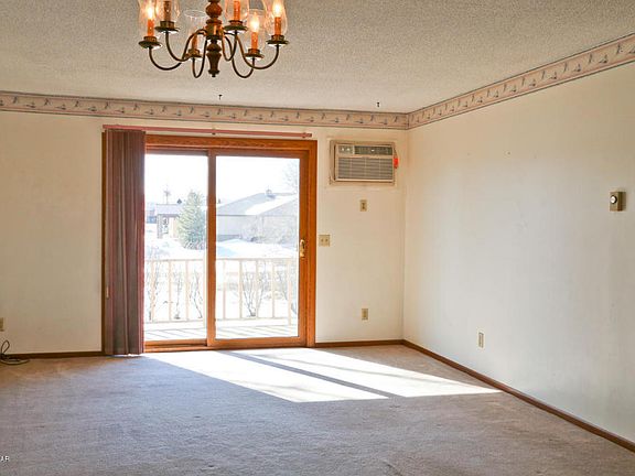 3rd image of 1014 Bridgeport Ln