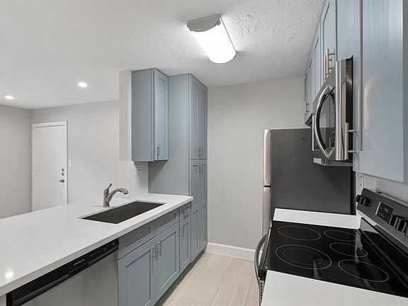 4th image of 2201 Fountain View Dr APT 47