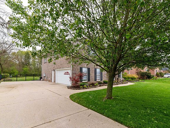 3rd image of 5018 Stonewood Dr