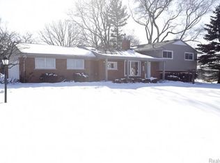 2543 Townhill Rd, Troy, MI 48084