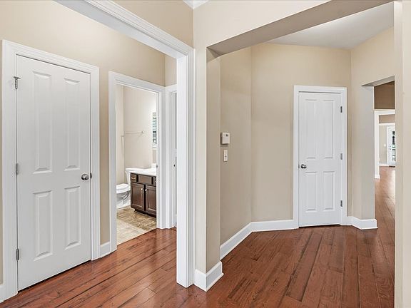 5th image of 8012 Canonbury Dr