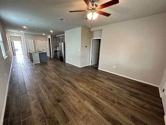 5th image of 834 Hickory Trl