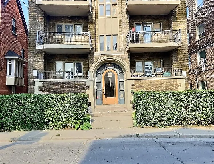 8 Tisdale St S #10 — Photo 1