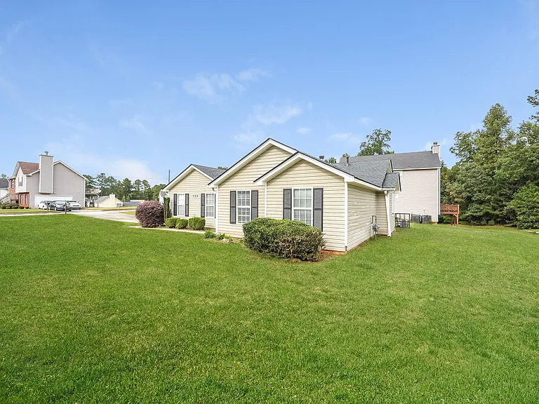 725 Cherry Branch Cir — Photo 2