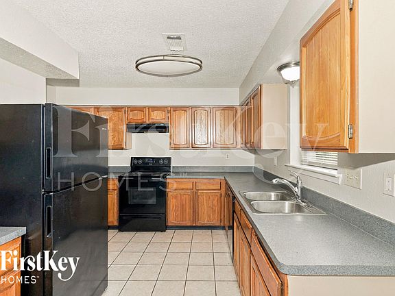 5th image of 10507 Village Trail Dr