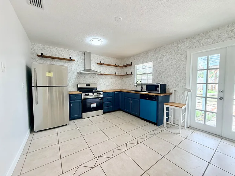 3950 Baldwin Dr — Photo 4