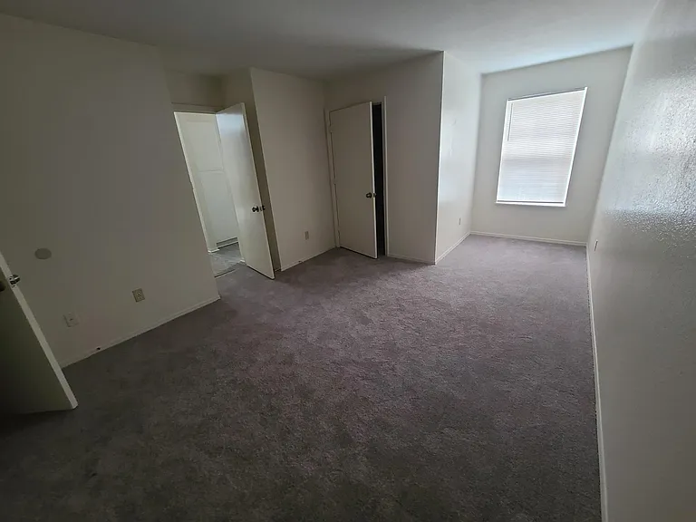 1613 Columbia Arms Cir #244 — Photo 9