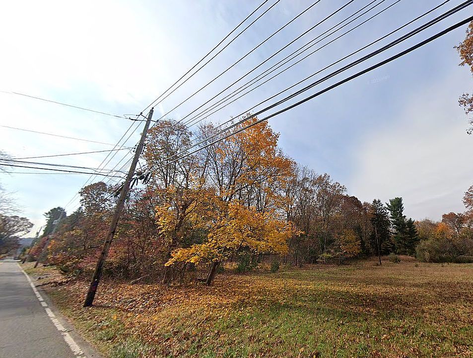 2nd image of 930 Colonial Rd