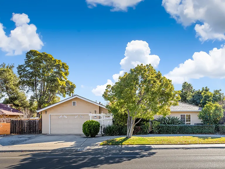 12504 Saratoga Ave — Photo 1