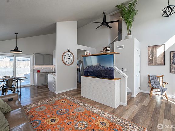 5th image of 326 N Clark Road