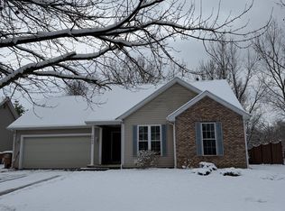 5849 Regency Dr, Columbus, IN 47203