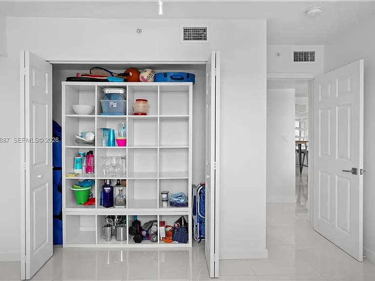 529 E Sheridan St #307 — Photo 35