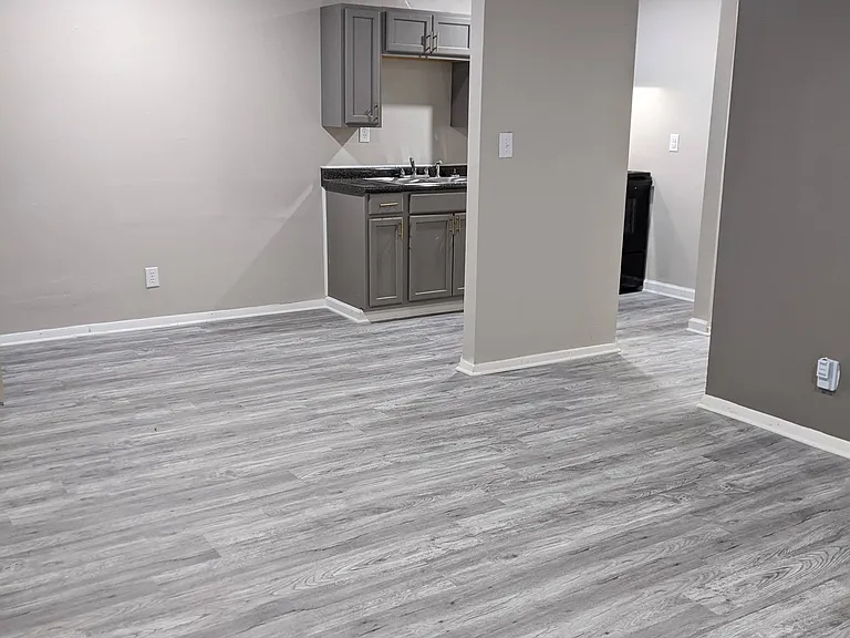 Redstone Garden Apartment — Photo 12