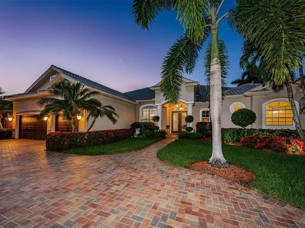 1203 Darlington Oak Cir NE, Saint Petersburg, FL 33703