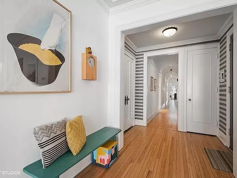 507 W Briar Pl — Photo 2
