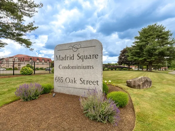 685 Oak St #6-10, Brockton, MA 02301