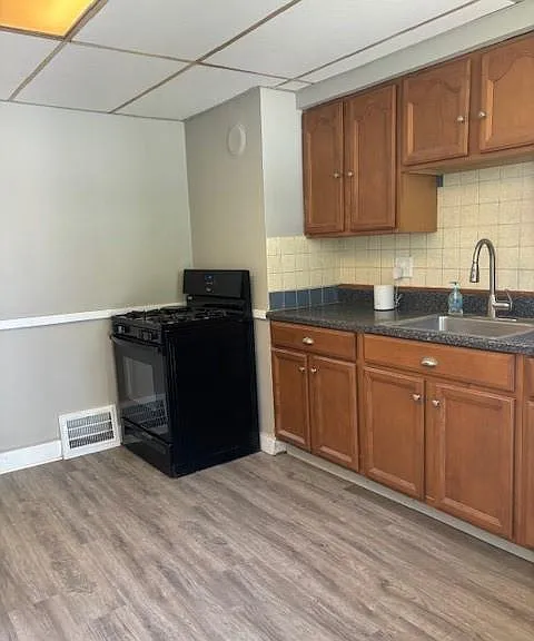 10613 Nelson Ave — Photo 1