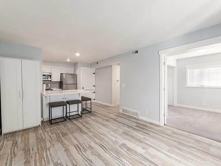 1196 E Waterside Cv #12 — Photo 6