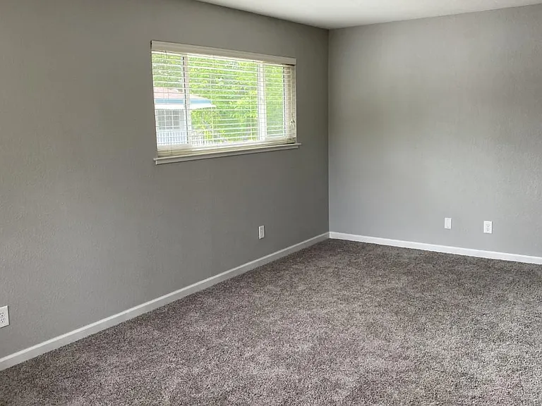 246 Sharp Cir #4 — Photo 2