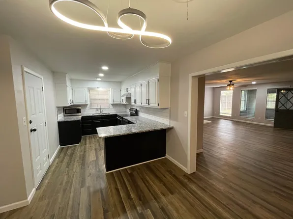 4302 Summit Cir, Amarillo, TX 79109