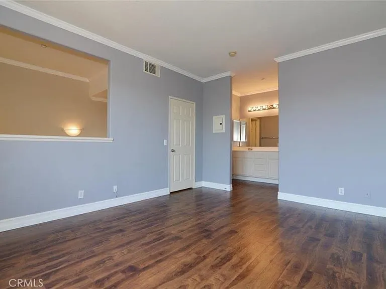 1308 Elmhurst — Photo 10