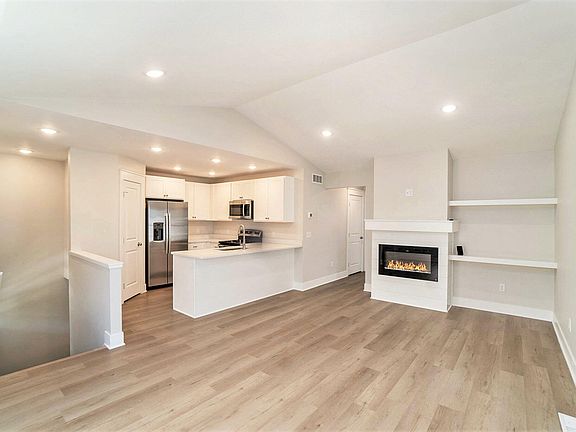 3rd image of 2100 Sherwood Ave