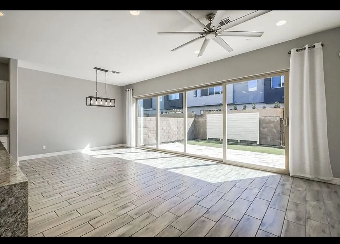 3 bed, 2.5 bath, 2354 sqft, $2,900 — Photo 4