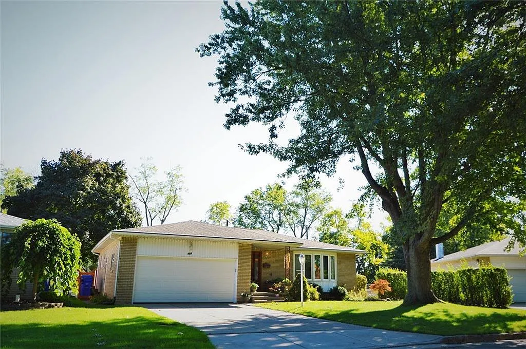 123 Lexington Grn photo 1