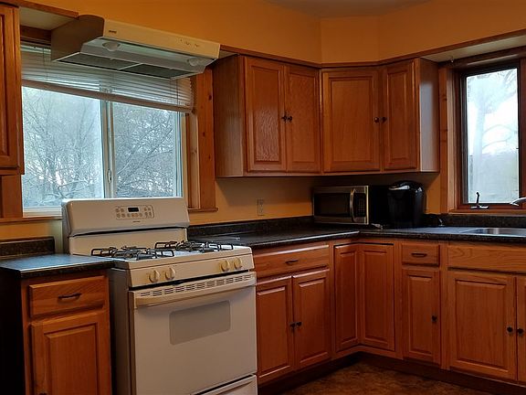 3rd image of 710 W Edwards Ave