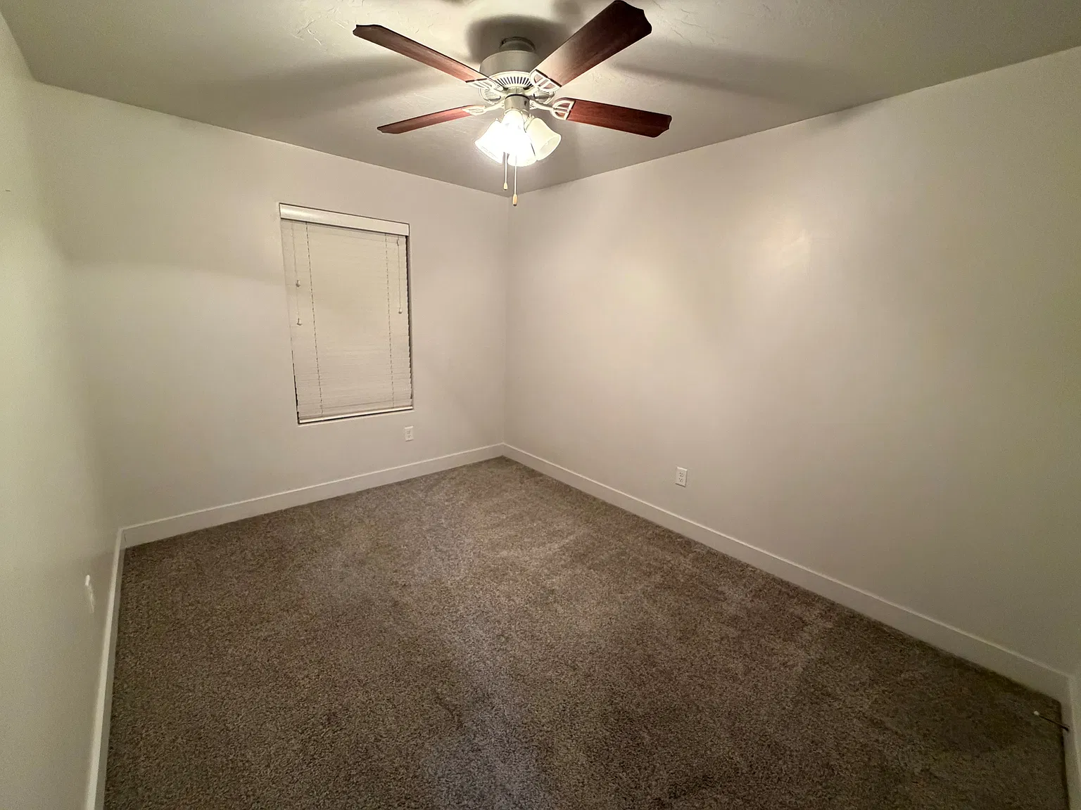 3 bed, 2.5 bath, 1644 sqft, $2,000 — Photo 3