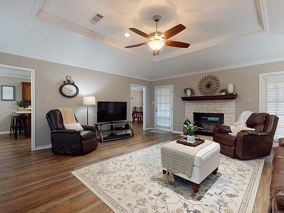 4th image of 7535 Village Ln