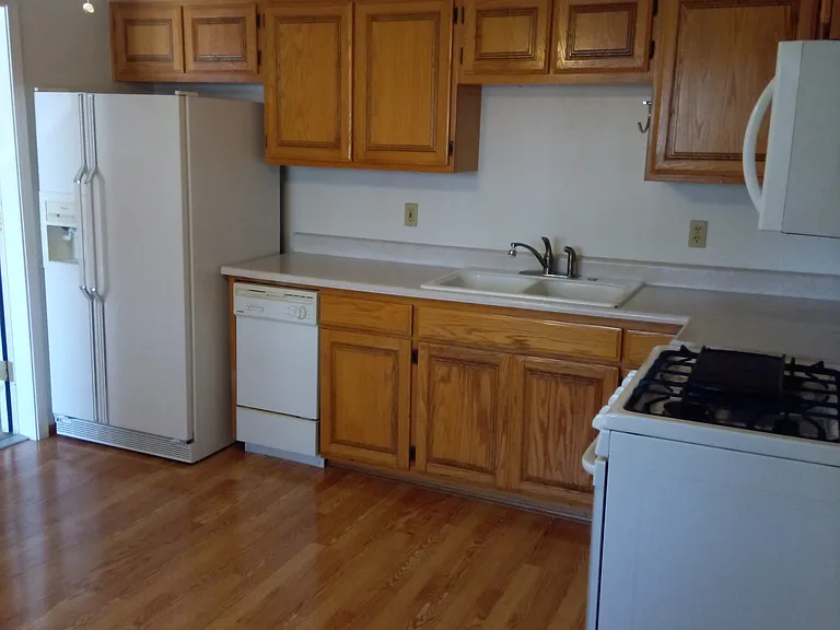 Efficient kitchen with space for a dinette set