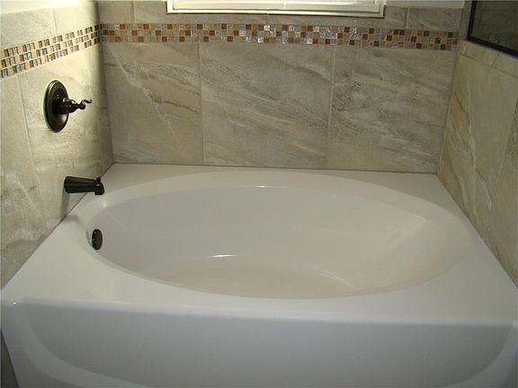 4th image of 3129 Red Orchard Dr