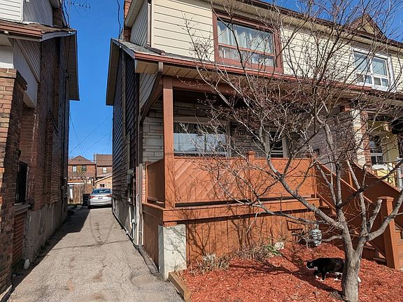 4th image of 1867 Dufferin St