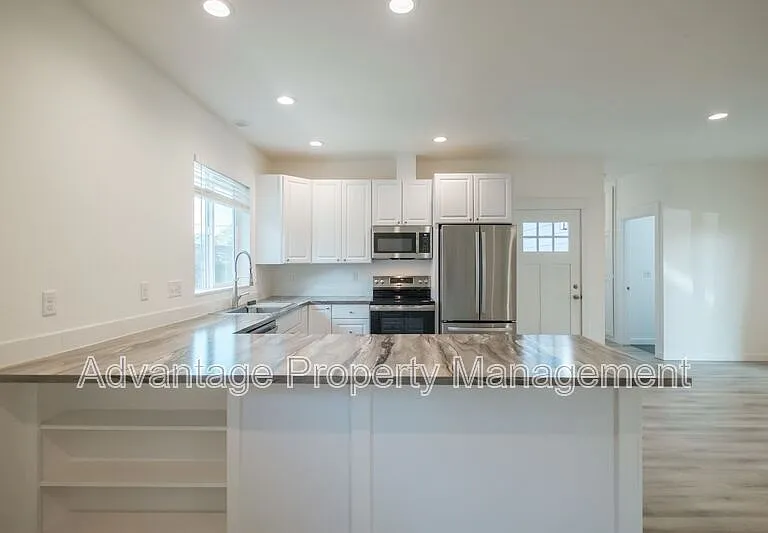 2190 SE Marion St — Photo 24