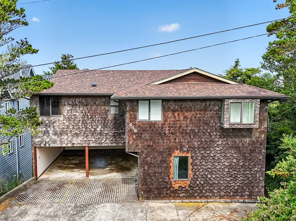 646 SW 11th St APT 3, Newport, OR 97365