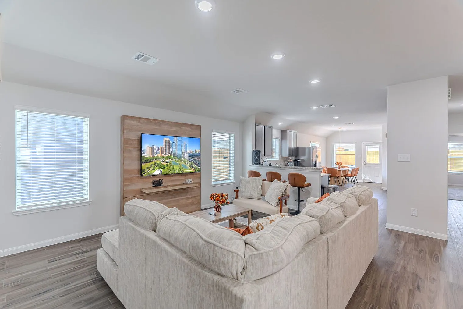 3 bed, 2.0 bath, $3,824 — Photo 1