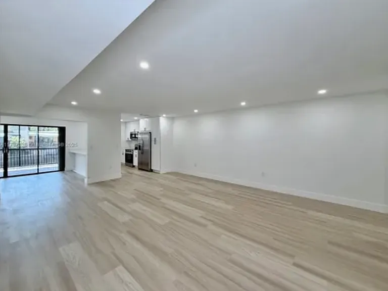 16011 Kingsmoor Way — Photo 3