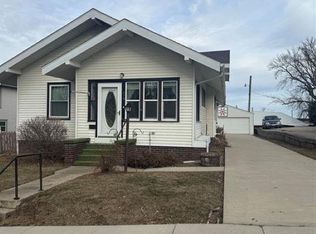 715 1st St, Manning, IA 51455