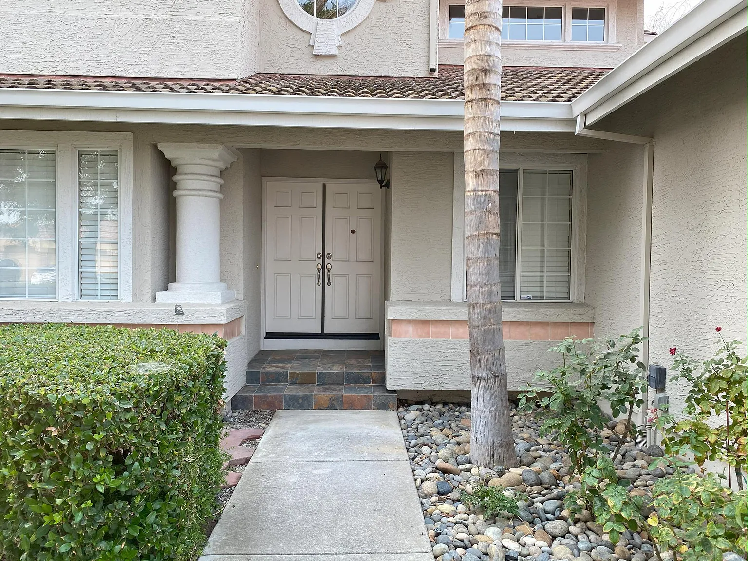 5 bed, 2811 sqft, $3,895 — Photo 3