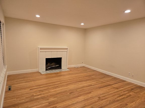 4th image of 2274 Weston Dr