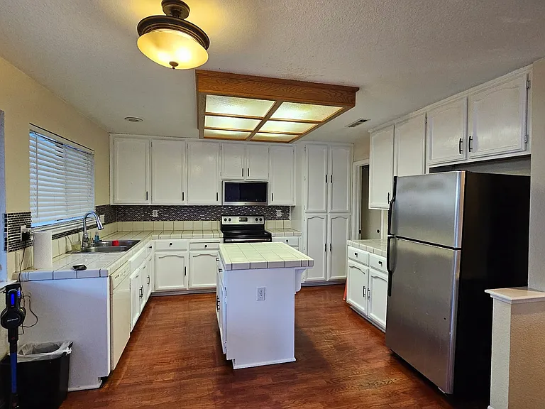 2175 Foothill Ranch Dr — Photo 2