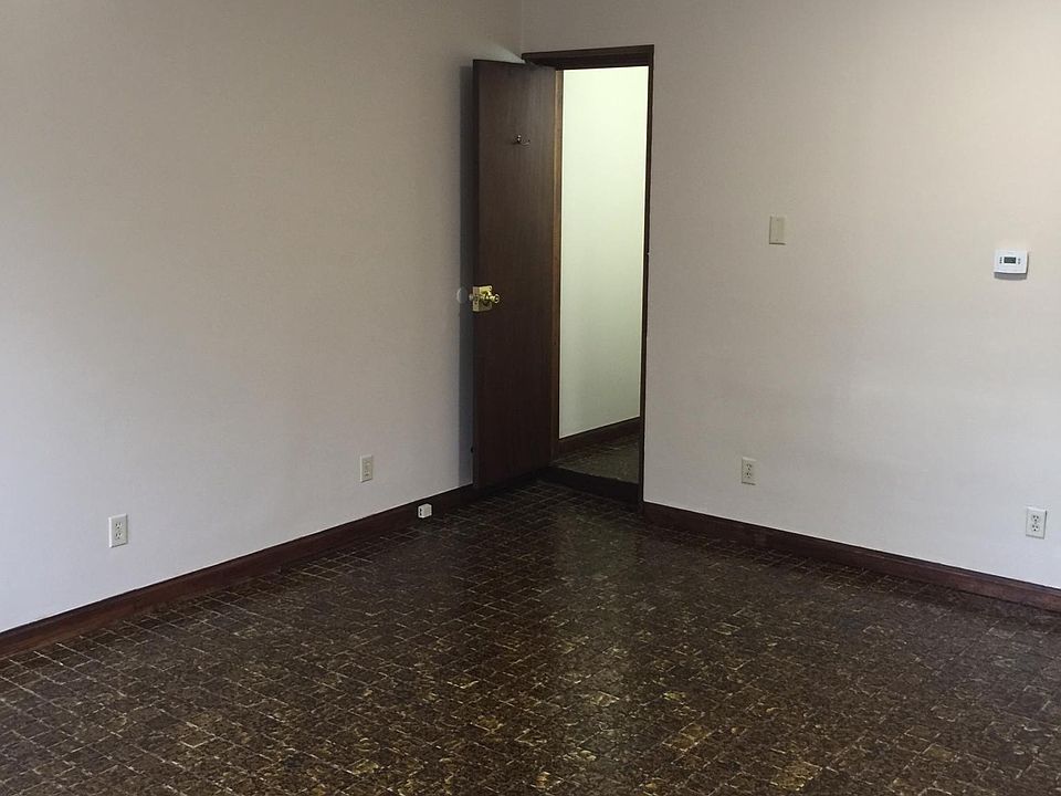 2nd image of 1225 Prospect St